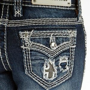 🎉 HOLD Rock Revival Straight Leg Jeans 🎉