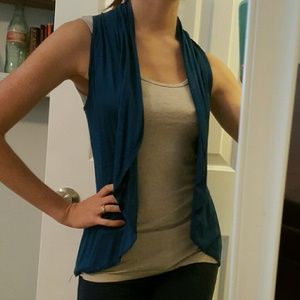 Sleeveless cardigan
