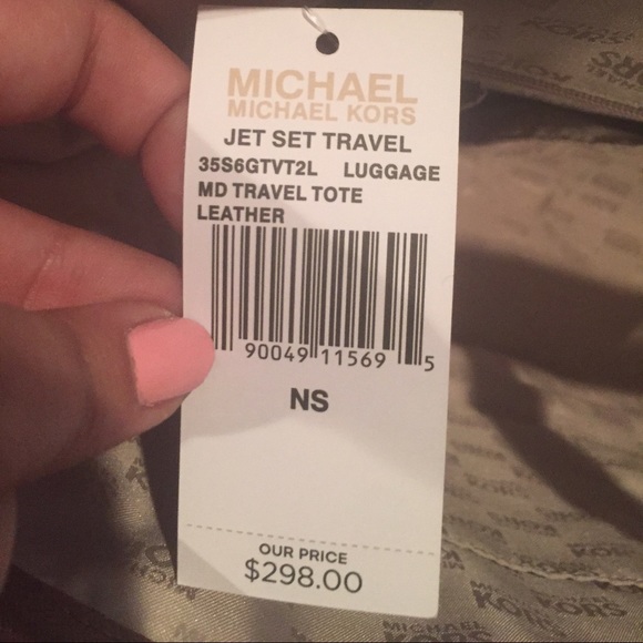 Michael Kors Jet Set Tote - Picture 2 of 3