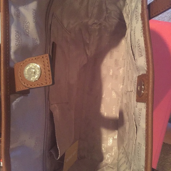 Michael Kors Jet Set Tote - Picture 3 of 3