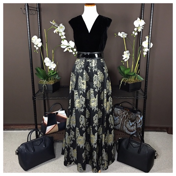 Carmen Marc Valvo Dresses & Skirts - NWOT Carmen Marc Valvo Belted-Skirt Gown