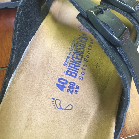 SOLD Black soft footbed Arizona Birkenstock sandal - Picture 2 of 4