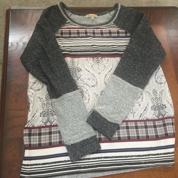 Adorable blouse/sweater!❤️