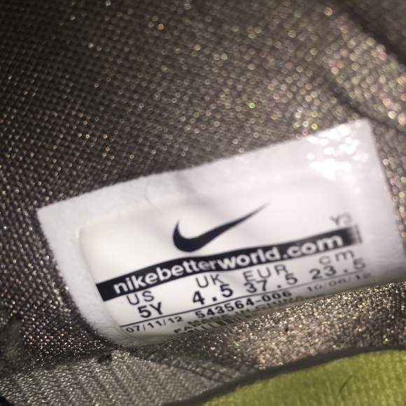 NIKE LEBRON 10 YELLOW DIAMOND SIZE 5 PRICE DROP!!! - Picture 3 of 4