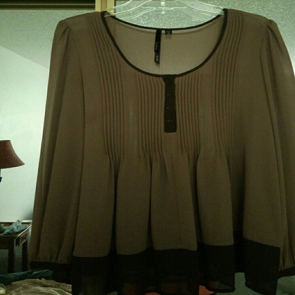Blouses - Picture 1 of 3