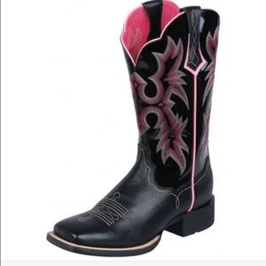Ariat woman's size 10 cowboy boots.