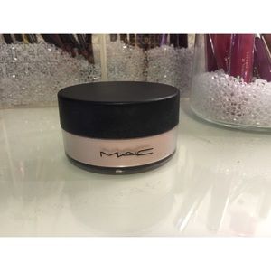 MAC iridescent loose powder in silver dusk