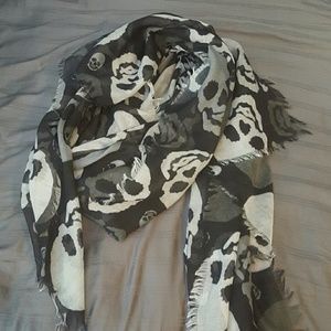 Skull scarf