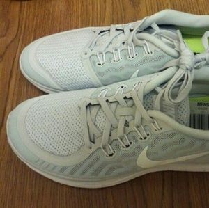 Men's running shoes