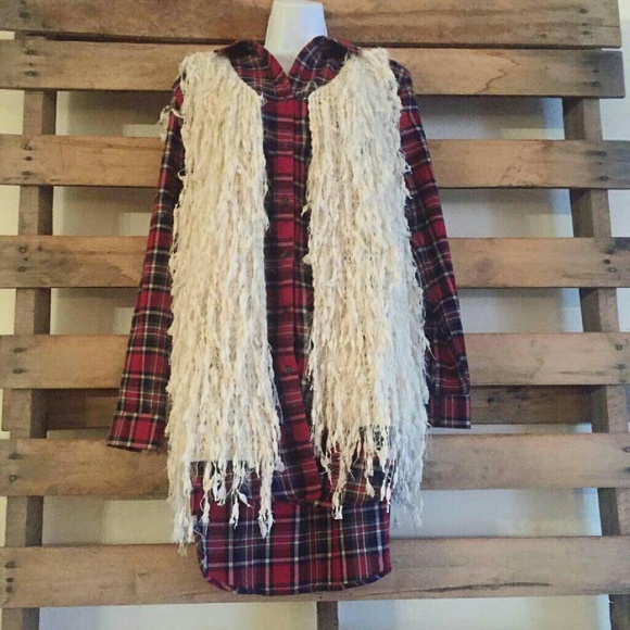 White Fringe Vest - Picture 2 of 3