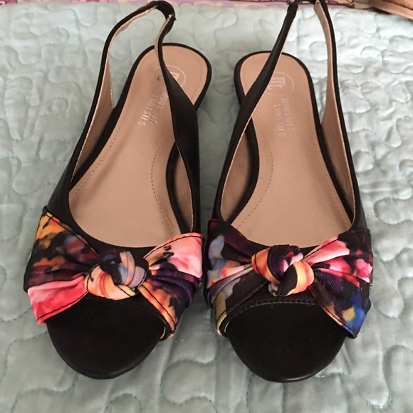 Mootsie. tootsie sandals