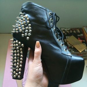 NWOT JEFFERY CAMPBELL SPIKED LITA SIZE 9