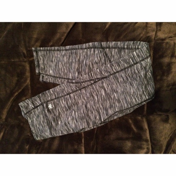 Athletic leggings