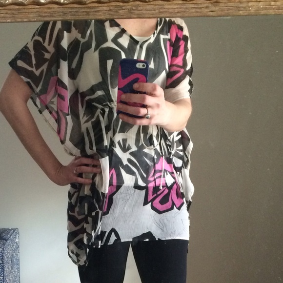 Papillon chiffon top. - Picture 2 of 4