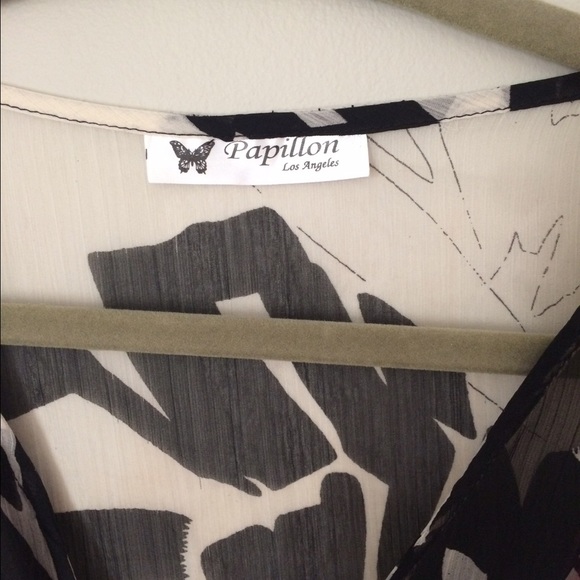 Papillon chiffon top. - Picture 3 of 4