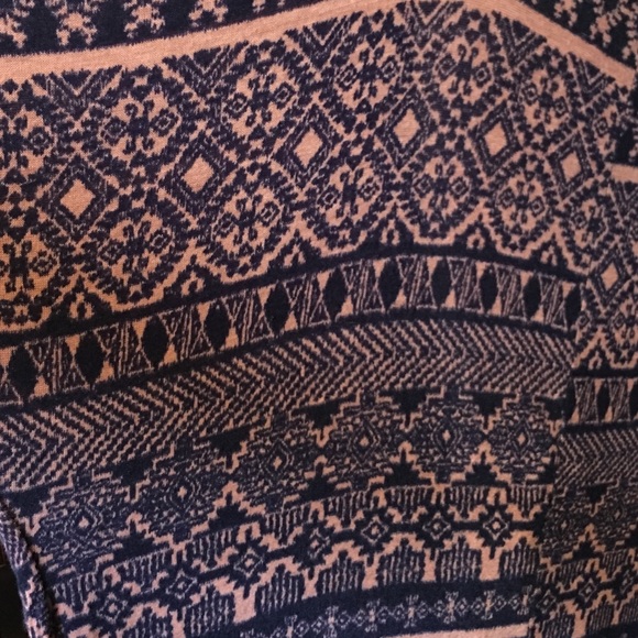 Very light, cute cardigan! - Picture 3 of 3