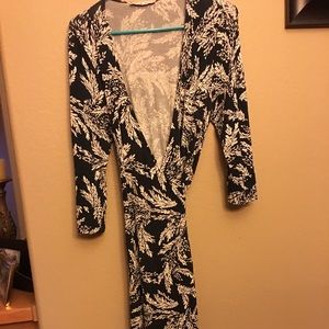 Cute wrap dress in great shape
