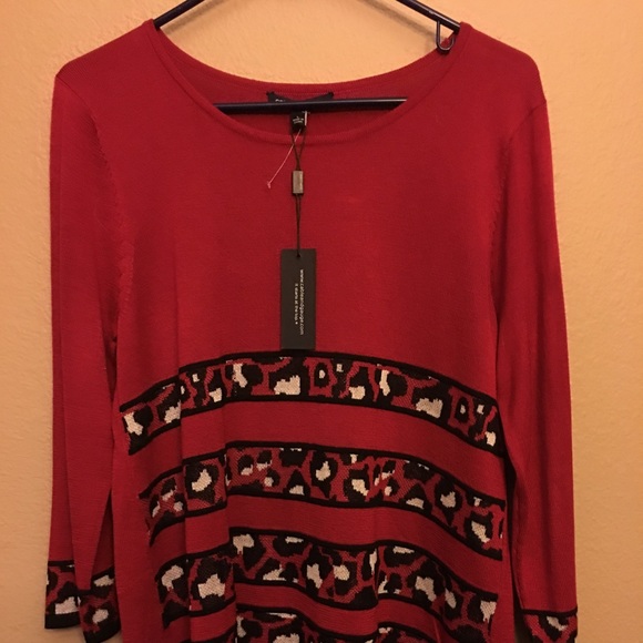 Cute tunic with leopard print at bottom - Picture 1 of 3
