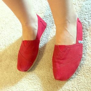 ⭐️Reasonable offers accepted⭐️ Women's Red Toms