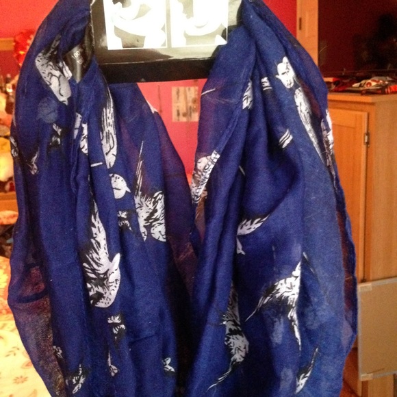 Polyester scarf
