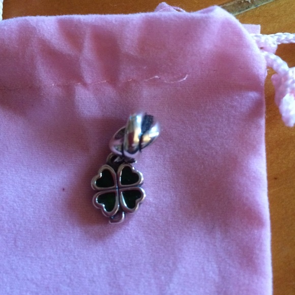 Pandora clover lead charm