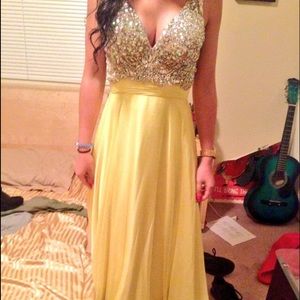I am selling a yellow prom dress.