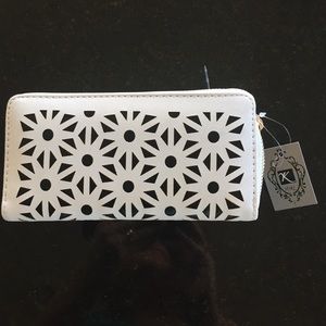 Yoki Bags - Yoki zip wristlet Yoki Bags - Yoki zip wristlet