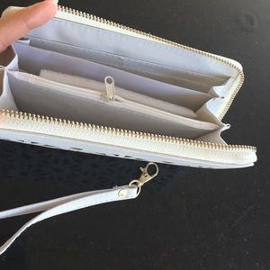 Yoki Bags - Yoki zip wristlet Yoki Bags - Yoki zip wristlet