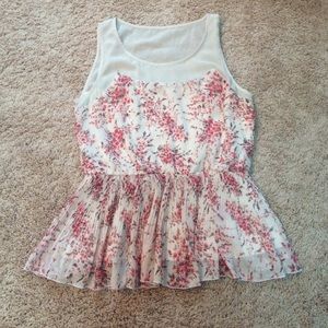 Adorable tank top with ruffled bottom
