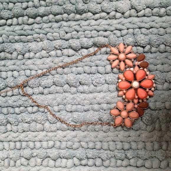 Darling statement necklace!