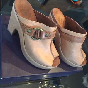 Lucky Brand Platform clogs
