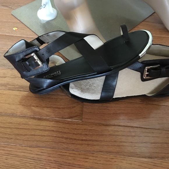 MICHAEL Michael Kors Shoes - Calder Toe Thong HOLD