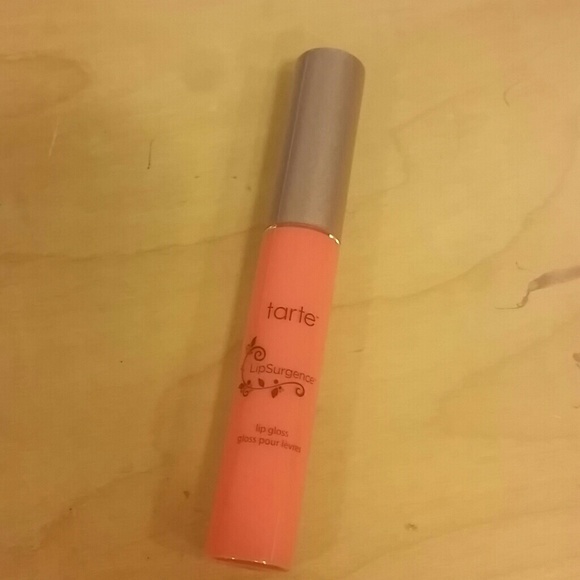 Tarte lipsurgence in tipsy