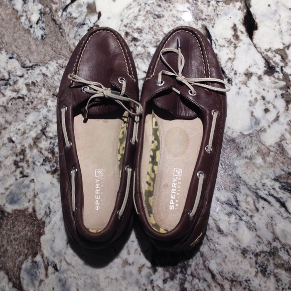 Dark leather sperrys!