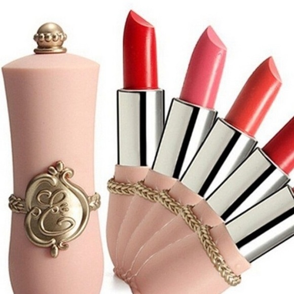 I tried Non Toxic Lipsticks (here Lip stick