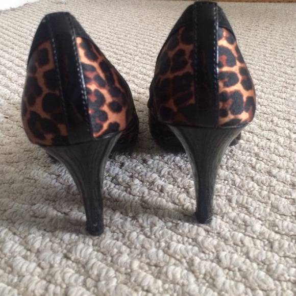 Super comfy cute leopard pumps - Picture 3 of 3