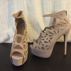 Brand new💥 cream hott heels