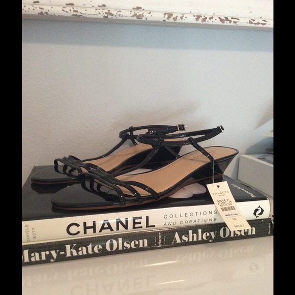 🚫Sold🚫Talbots black patent leather sandals