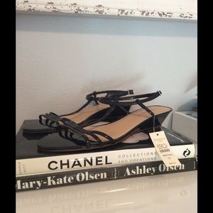 🚫Sold🚫Talbots black patent leather sandals