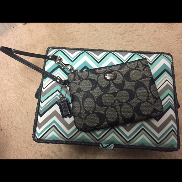 Coach wristlet NWOT 💗💗