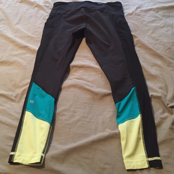 SOLD. Lululemon Trail Bound 7/8 Tights - Picture 2 of 4