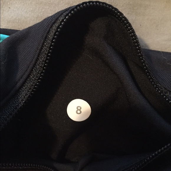 SOLD. Lululemon Trail Bound 7/8 Tights - Picture 3 of 4