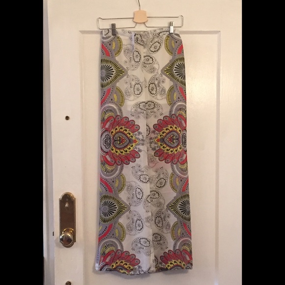 Wide leg ornate print flowy pants