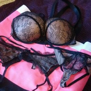 NWOT VS add 2 cup set 36D, large