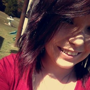 Meet your Posher, Lora