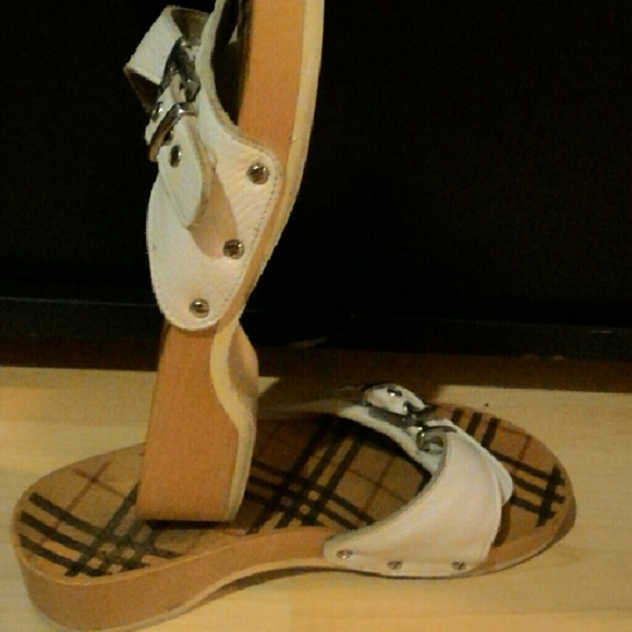 Burberry clogs