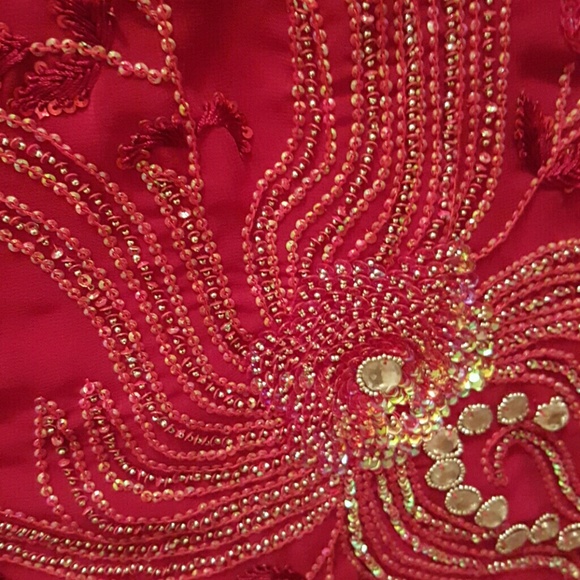 Red sari - Picture 3 of 3