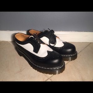 Doc Martens Wingtip 3989 Black/White
