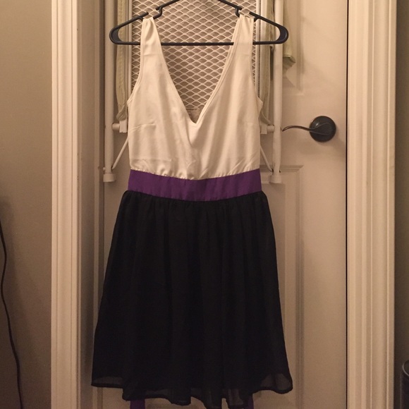 Cream/purple/black beautiful dress! 😍
