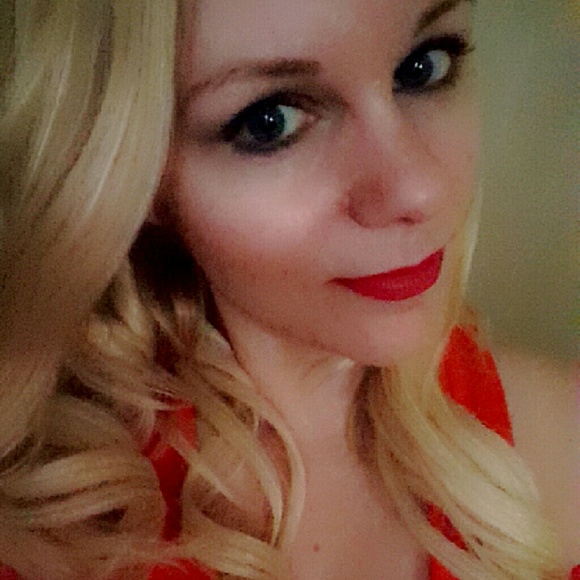 Meet your Posher, Anna - Picture 2 of 2